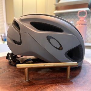 Oakley ARO3 Cycling Helmet • size large • adult in fog gray